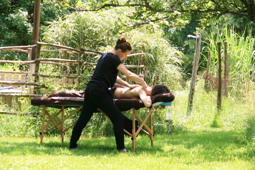 Définition ecolodge massage en pleine nature