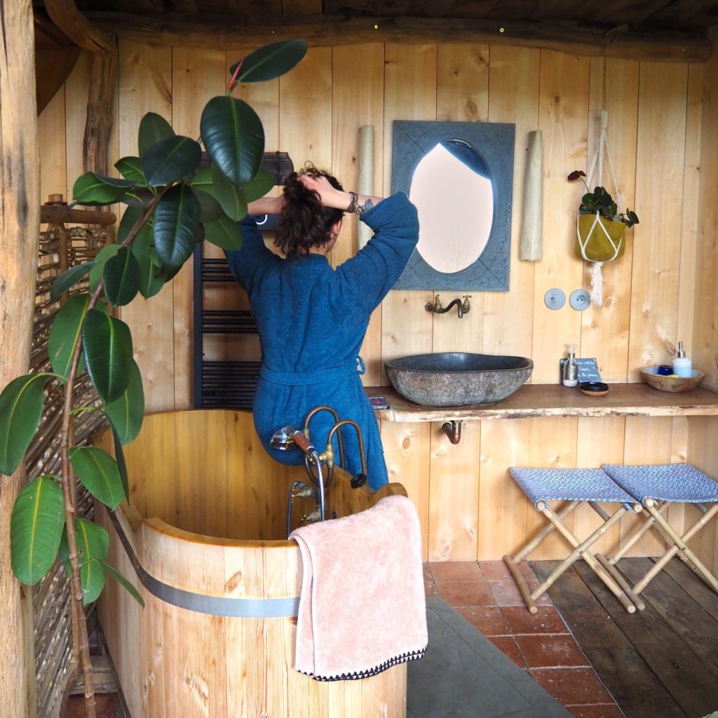 salle de bain ecolodge dans la prairie